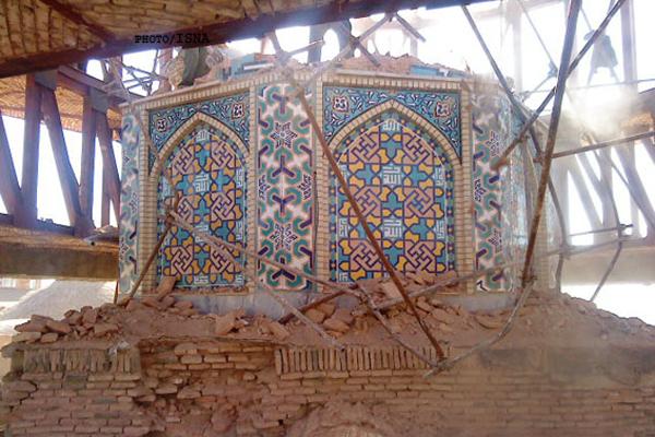 تخریب گنبد تاریخی امامزاده یحیی زواره